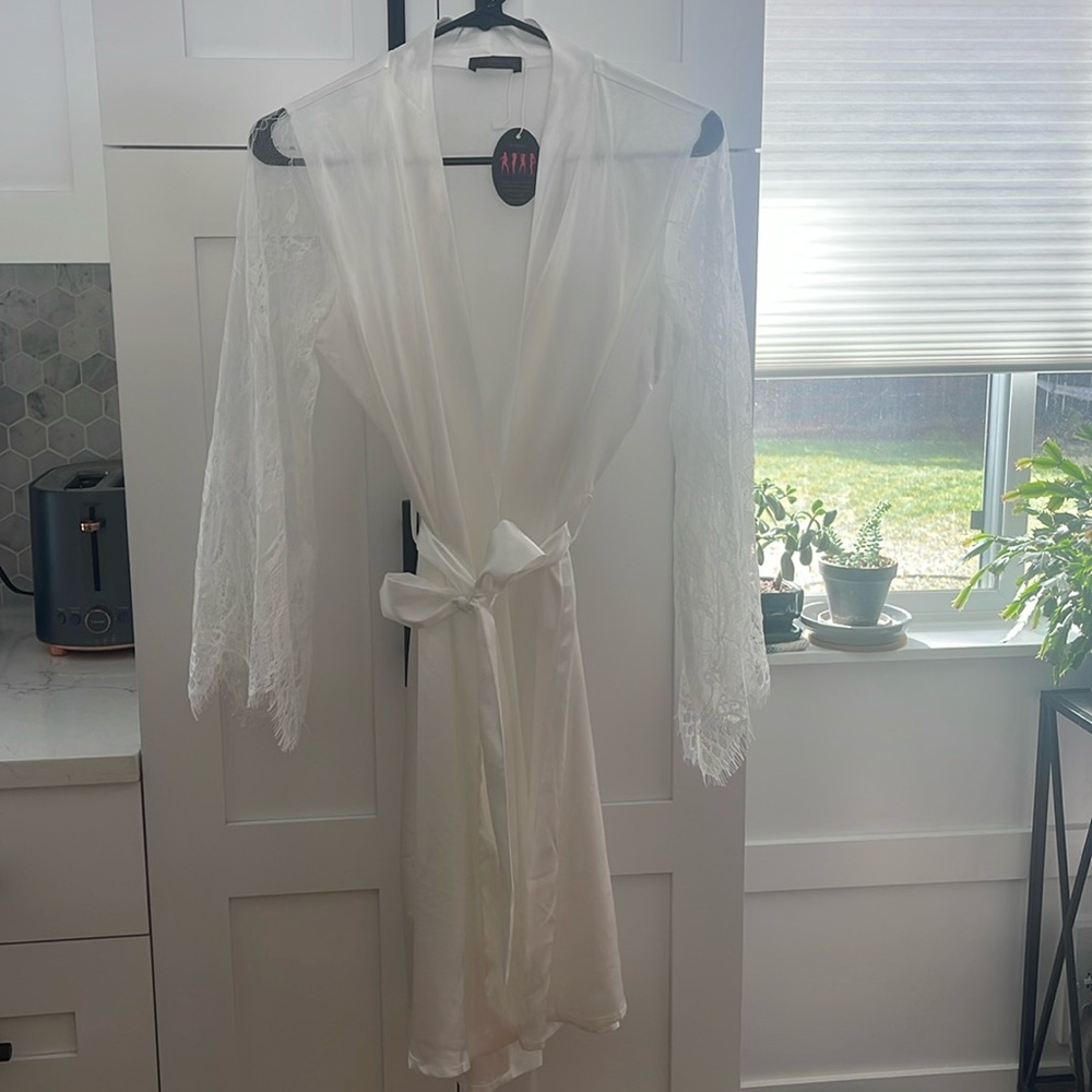 NEW Bridal robe getting ready WITH TAGS